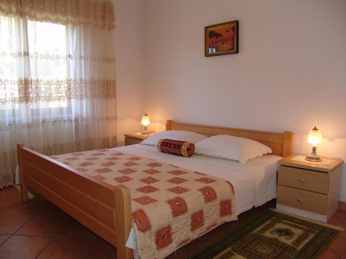 Apartments Bozica Krk Town Exterior photo